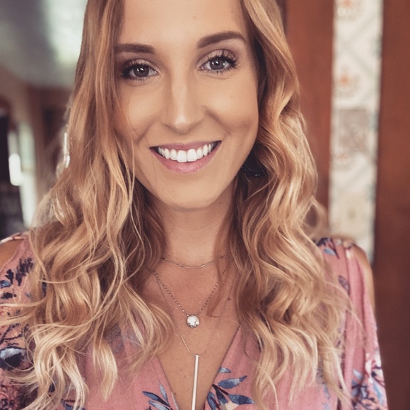 Meet your Posher, Mariah - Picture 2 of 2